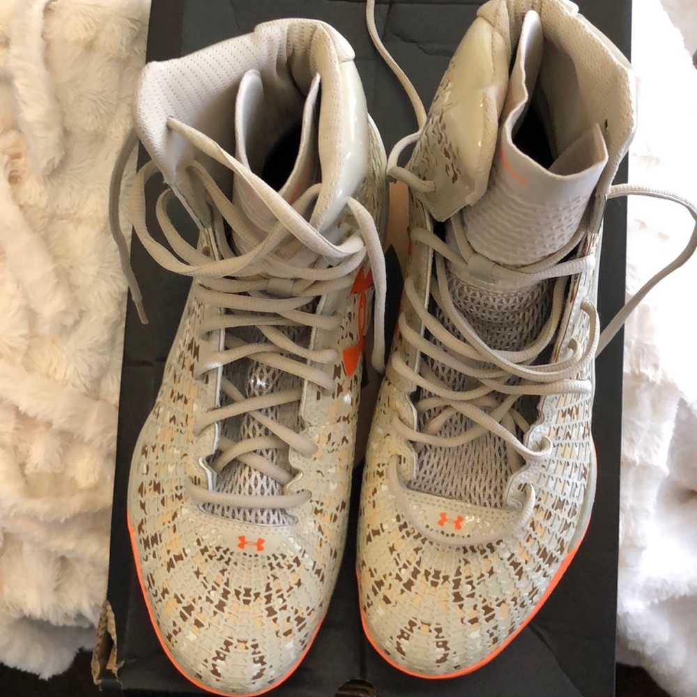 Size 9.5 men’s Under Armour UA Drive Highlight